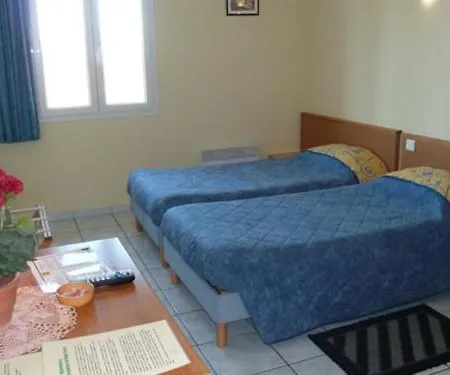 מלון Du Mont Servy 2*